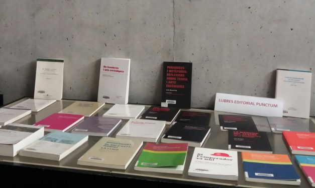 Mostra de publicacions teatrals a la biblioteca d'Humanitats de la UAB